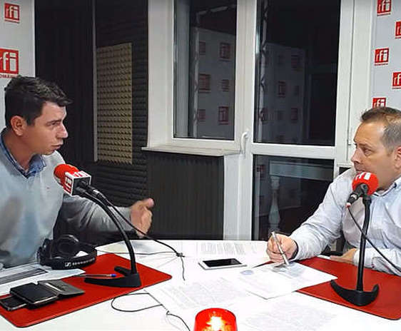 Emil Dumitru și Cătălin Lenta in studioul radio RFI Romania