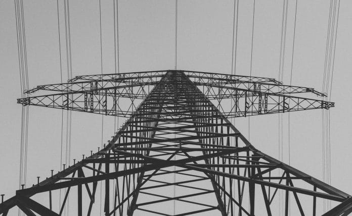 jaroslaw-kwoczala-wkrq0ee3lpi-unsplash Stâlp metalic parte a sistemului de transport al energiei electrice (ilustrație)