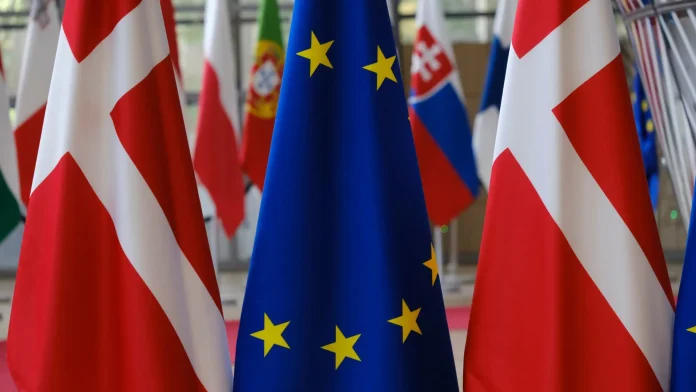 Steagurile Uniunii Europene si ale Danearcei